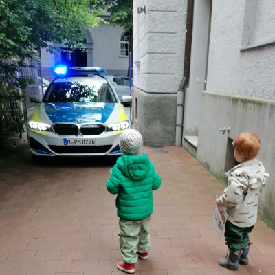 Die Polizei ... Die Polizei ...